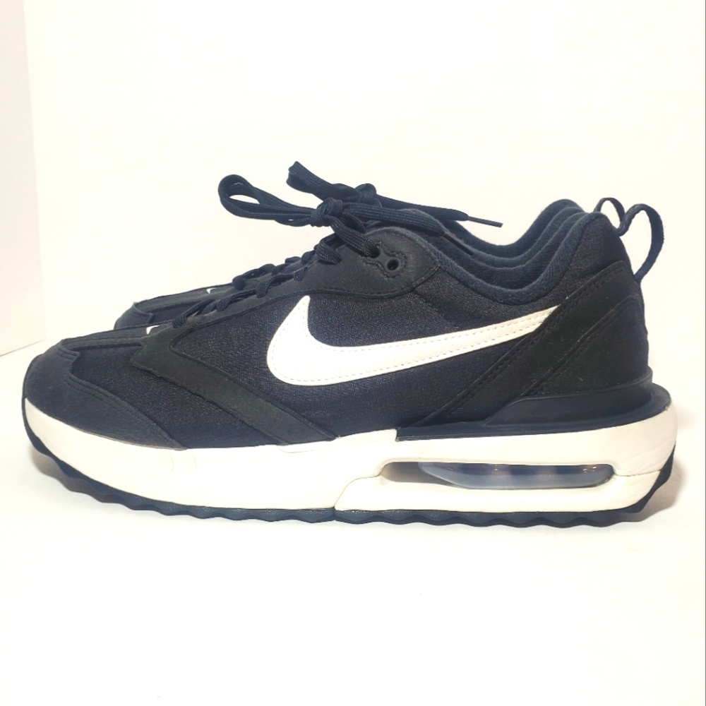Nike Air Max Dawn Woman's size 10.5 US Black Running Shoes Sneakers DC4068 001 - Picture 3 of 11